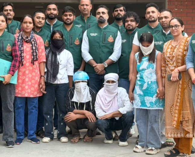टाइगर श्रॉफ केस में दिल्ली से 4 आरोपी गिरफ्तार:इनमें 2 महिलाएं, हथियार सप्लाई करने का आरोप; एक्टर पर 2 दिन पहले फायरिंग हुई थी