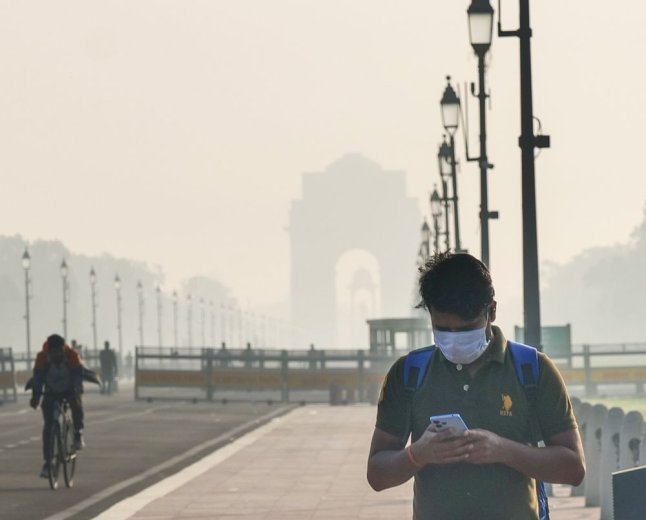 वायु प्रदूषण कम करने के लिए ₹13 हजार करोड़ मिले:68% रोड की धूल हटाने पर खर्च; 2023 में प्रदूषण से 20 लाख मौतें हुईं